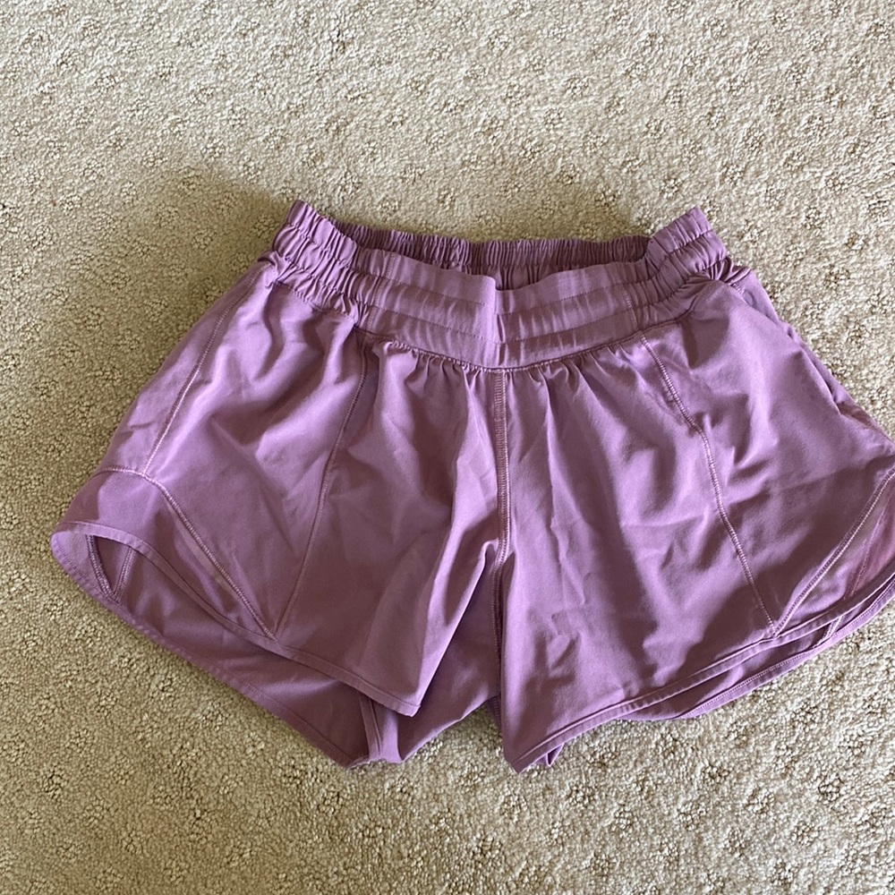 SIZE 4 LULULEMON HOTTIE HOT SHORTS